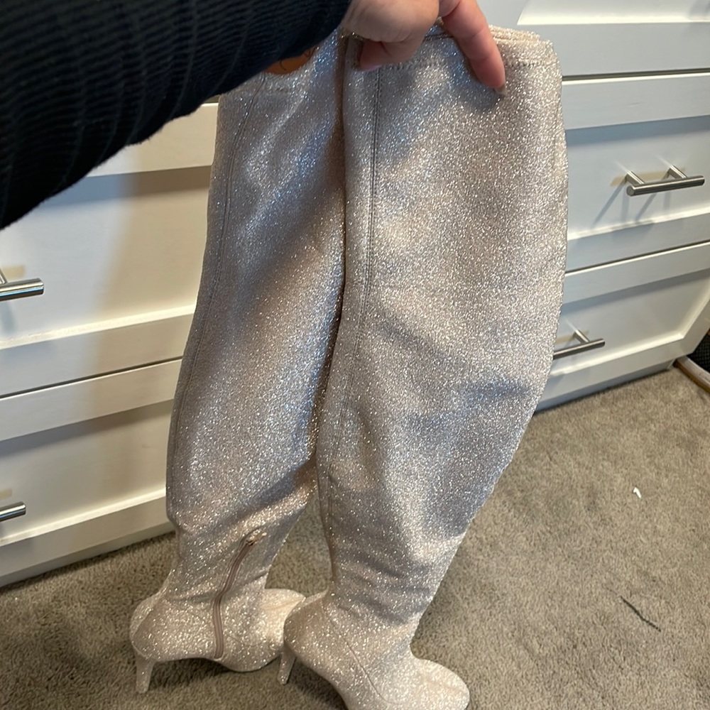 Pretty glittery thigh heels